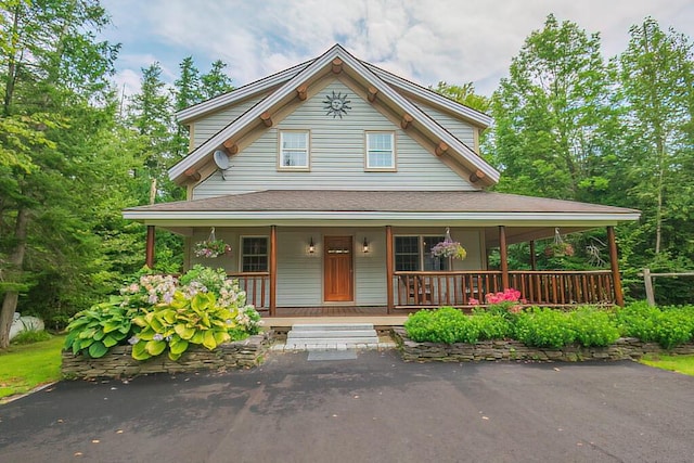 farmhouse-style home with a porch