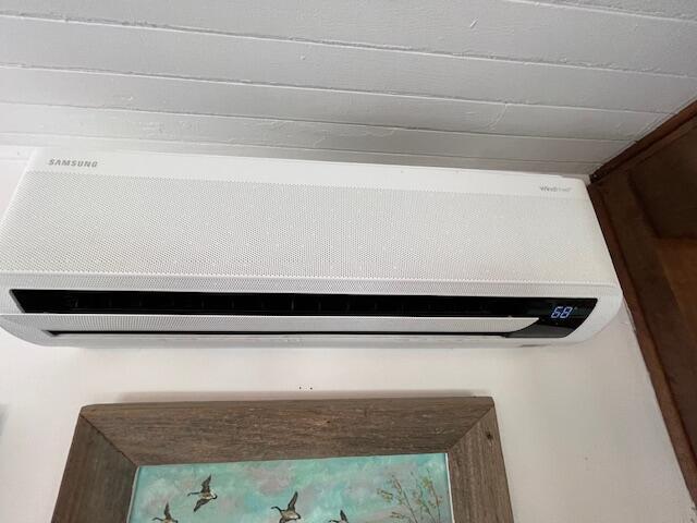 11 Sardine Way, Lubec, ME 04652 - room details with a wall unit AC