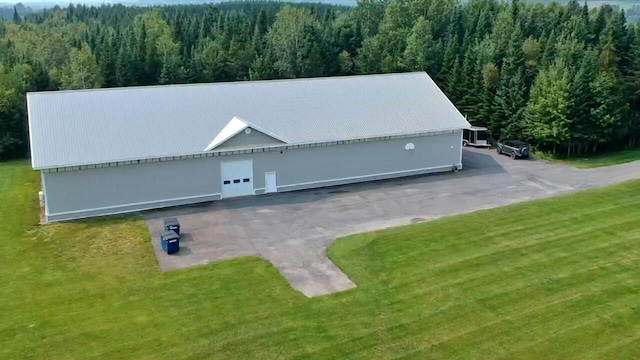 drone / aerial view with a view of trees