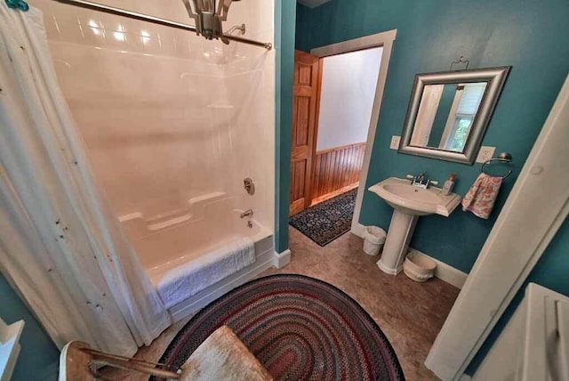 bathroom with shower / bath combo with shower curtain