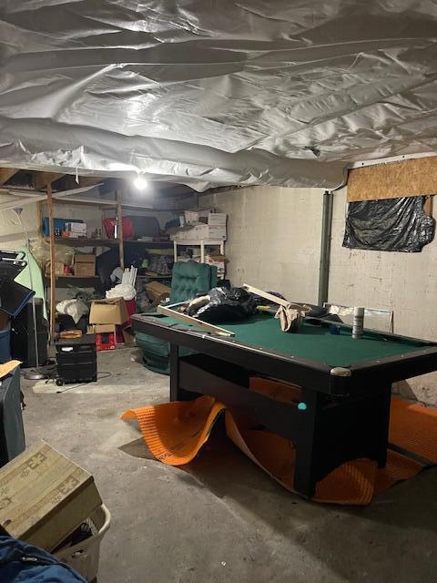 playroom featuring concrete flooring and billiards