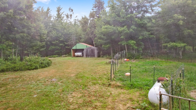 view of yard with a storage shed