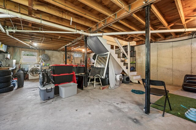 basement featuring washer / dryer