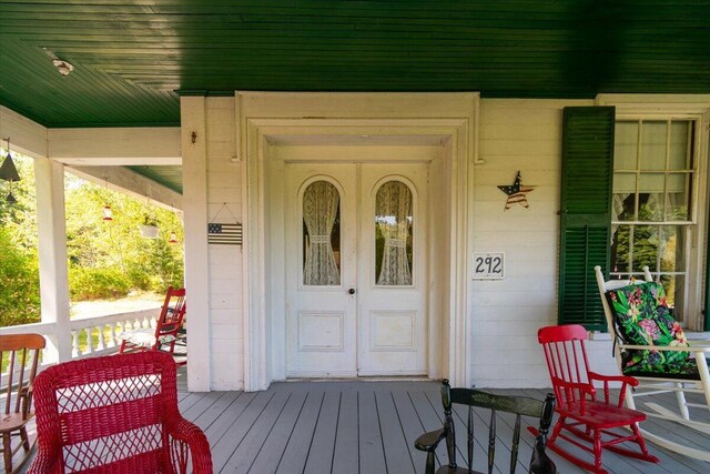 doorway to property featuring a porch