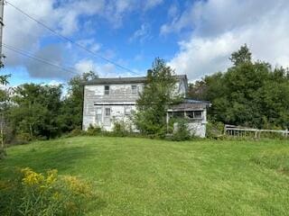 back of house featuring a lawn