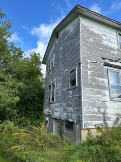 view of side of property