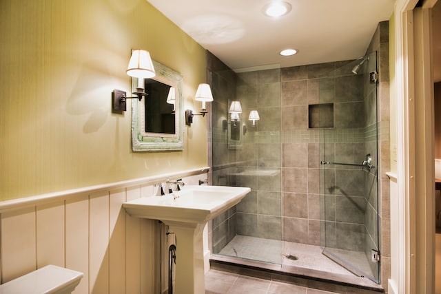 41 Sandpiper Ln, Bristol, ME 04539 - full bath featuring a stall shower and recessed lighting