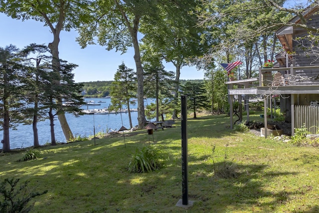 view of yard featuring a water view