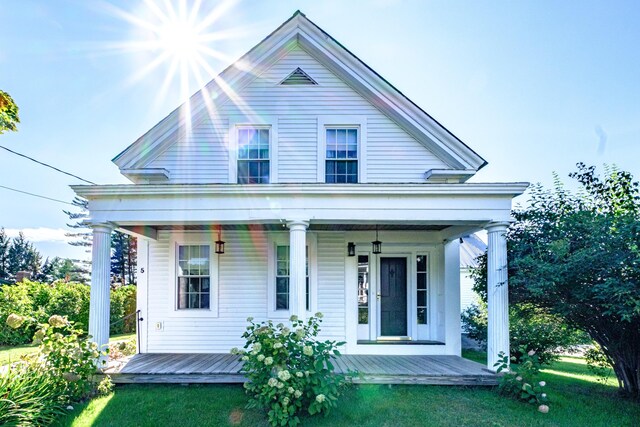 view of front of house featuring a front yard and covered porch