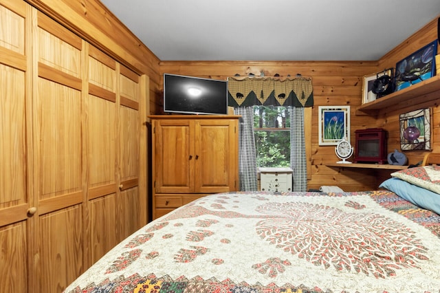 bedroom with a closet