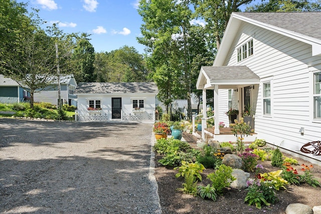 view of front facade featuring an outdoor structure