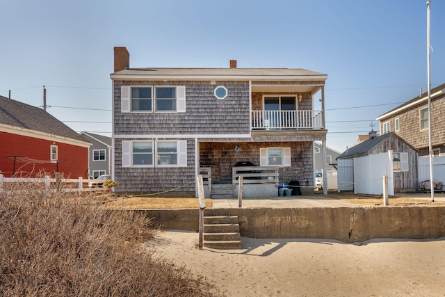 view of front of house with a balcony