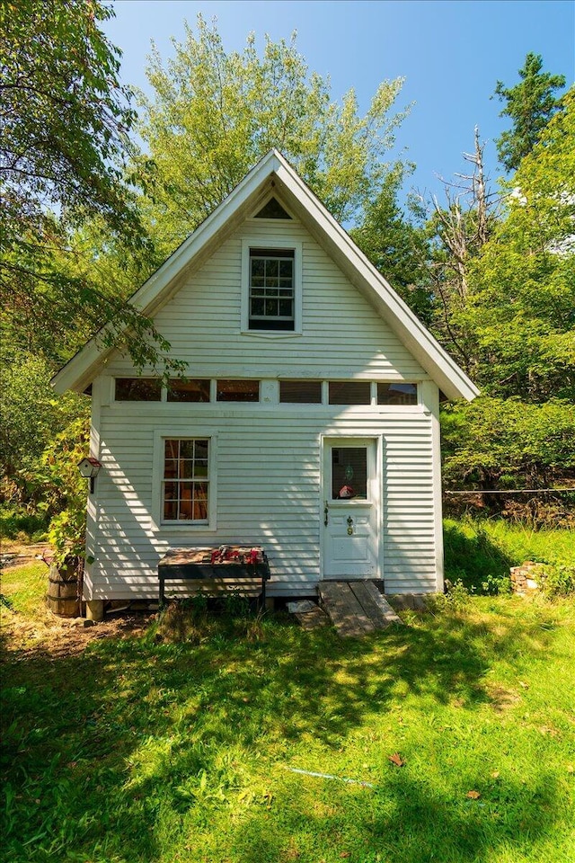 292300 Main Rd, Islesboro, ME 04848 - rear view of house featuring a lawn