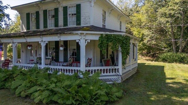 exterior space with a porch and a front yard