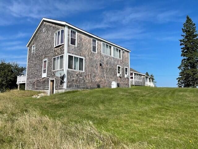 view of side of property featuring a lawn