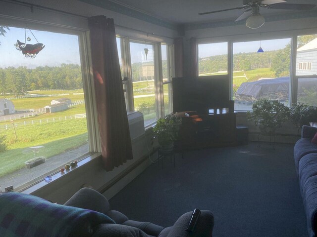 sunroom with ceiling fan