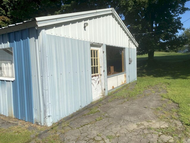 view of outbuilding with a yard