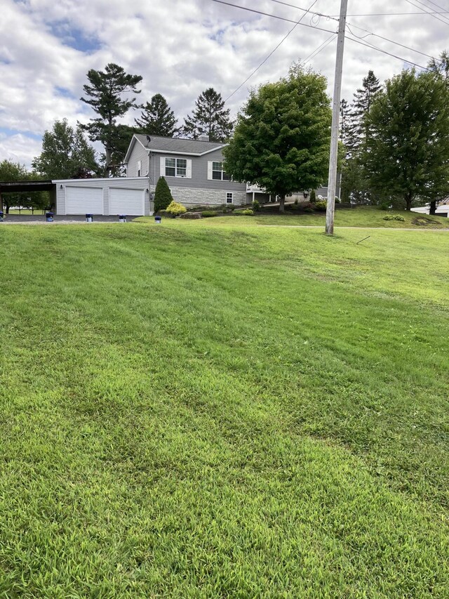 view of yard with a carport