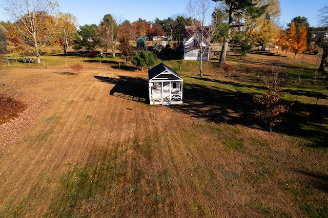 view of yard with a storage unit