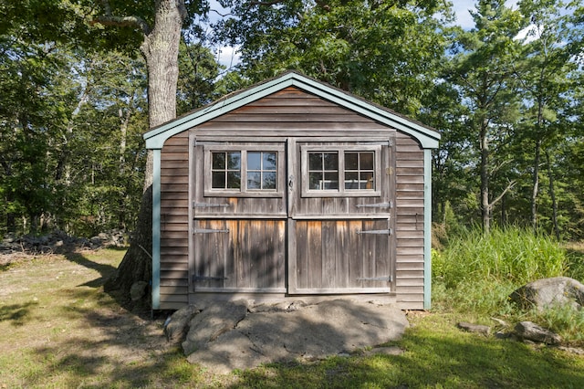 view of outbuilding