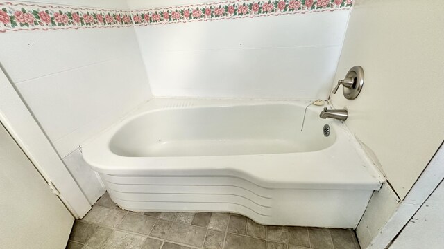 bathroom featuring a washtub