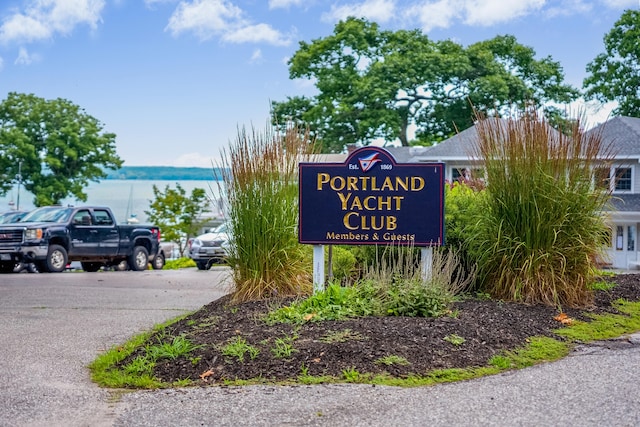 view of community / neighborhood sign