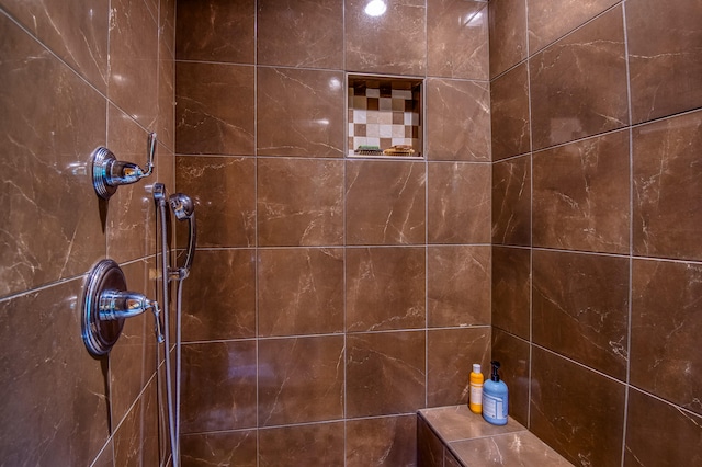 bathroom featuring tiled shower