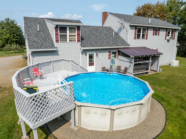 view of swimming pool featuring a lawn