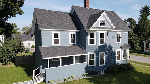 view of front facade with a front lawn