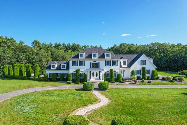 view of front of house featuring a front yard