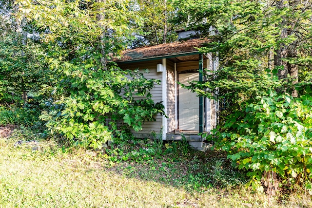 view of outbuilding