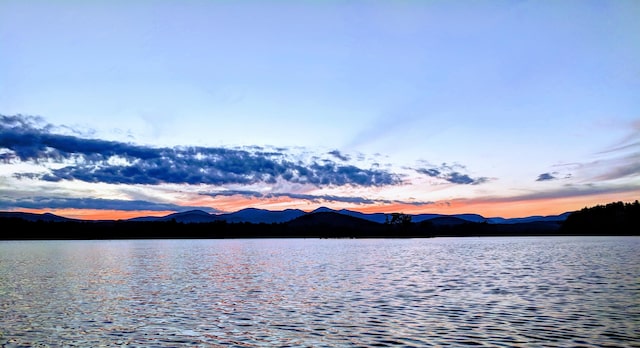 water view with a mountain view