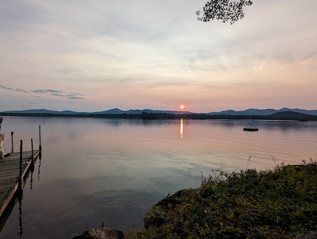 water view featuring a mountain view