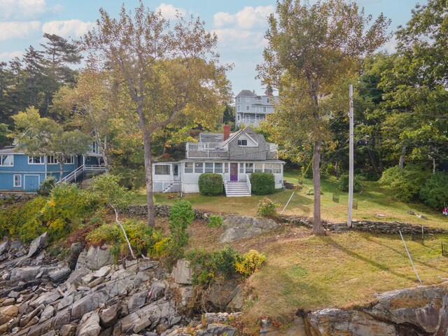 view of front of house with a front lawn