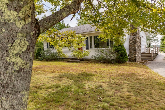 view of front of house with a front yard