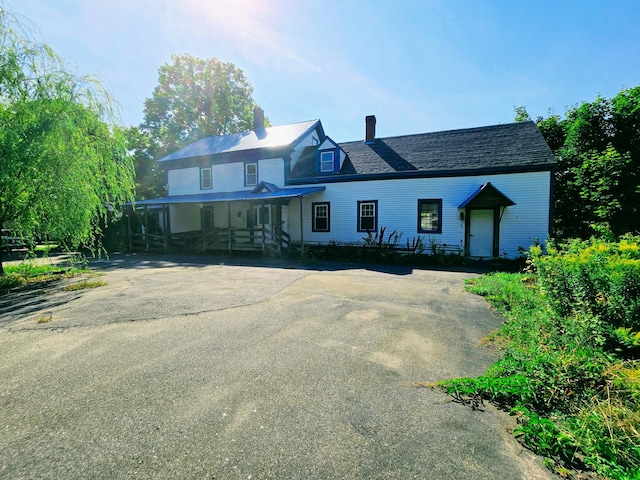 view of front of property