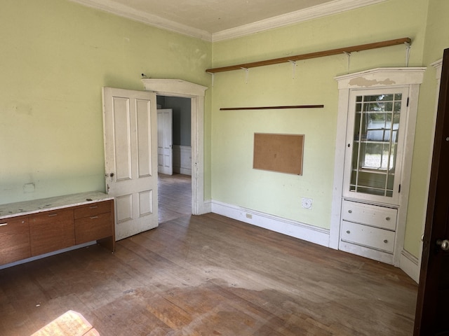 spare room featuring light hardwood / wood-style flooring and ornamental molding