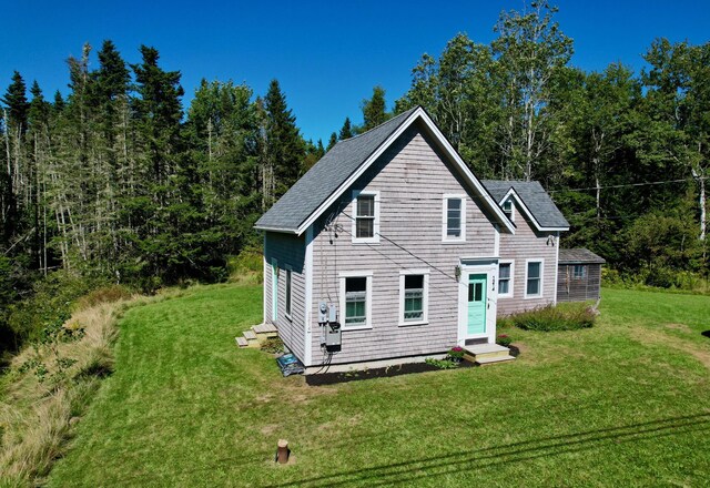 back of house featuring a lawn