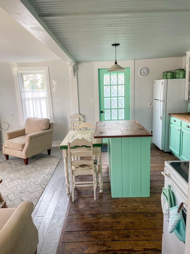 kitchen featuring a kitchen island, butcher block countertops, a breakfast bar area, dark wood-style floors, and white appliances