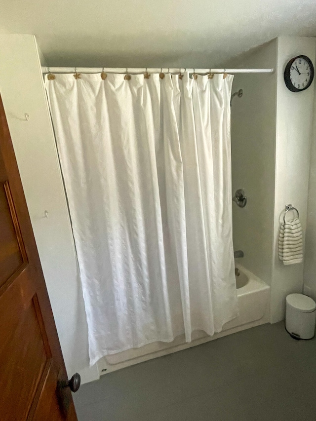 bathroom featuring shower / bath combo with shower curtain