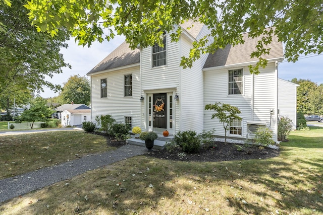 view of front of home featuring a front yard