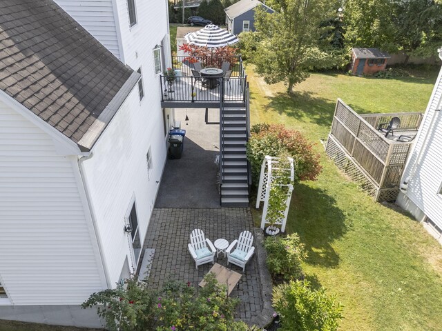 view of yard featuring a patio area