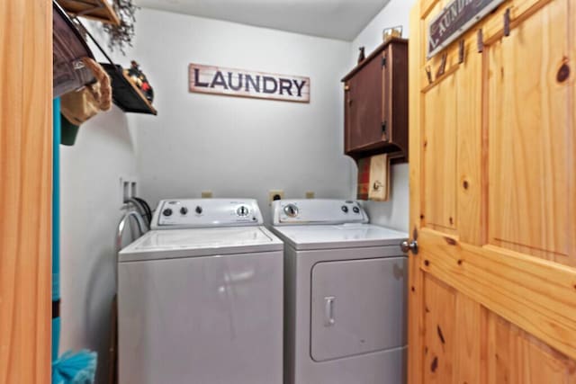 laundry room featuring cabinet space and washing machine and clothes dryer