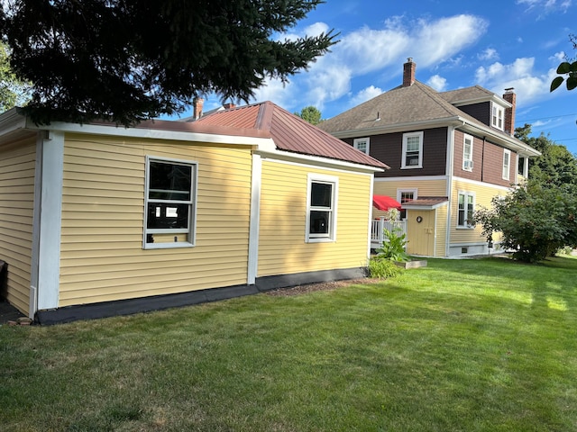 rear view of house featuring a lawn