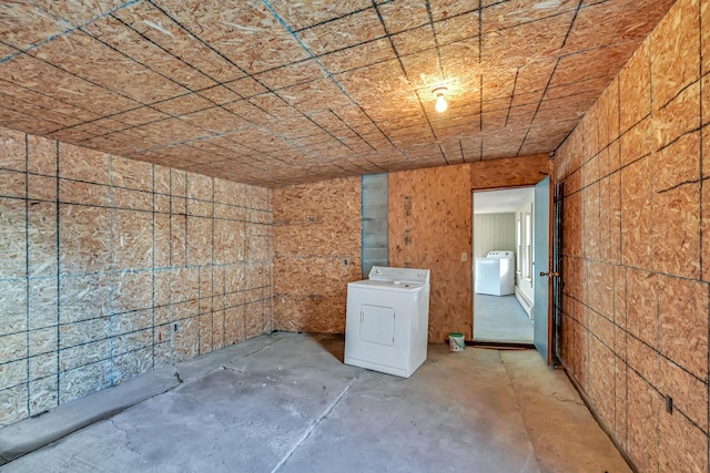 basement featuring washer / clothes dryer