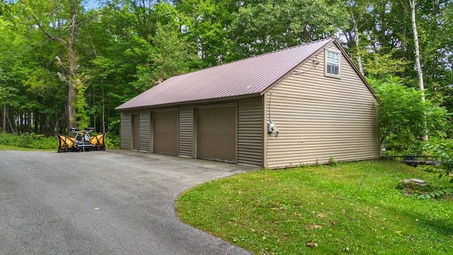 garage featuring a lawn