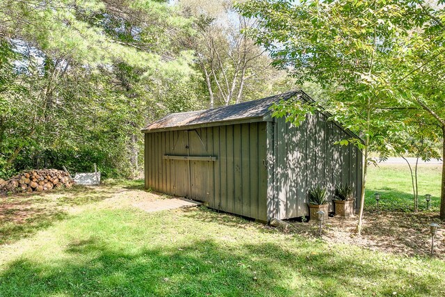 view of outdoor structure featuring a lawn