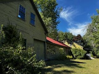 view of side of property featuring a yard