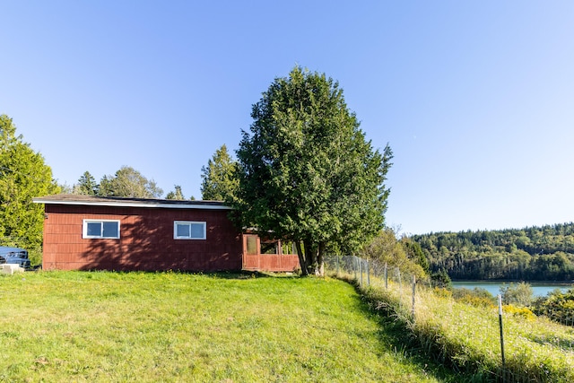 view of yard featuring a water view