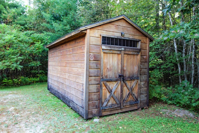 view of outbuilding featuring a yard